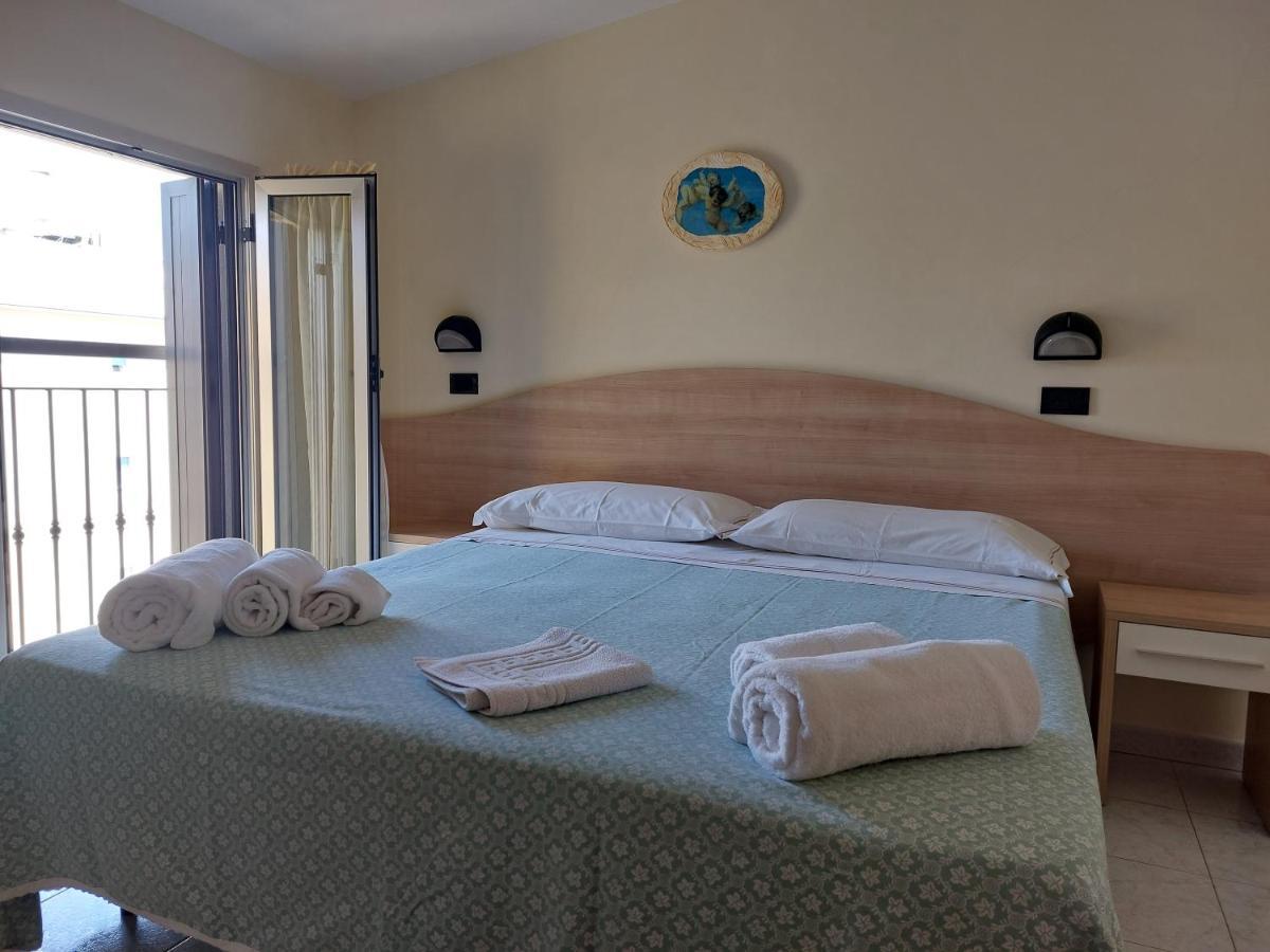 Hotel Villa Aurora Беллария-Иджеа-Марина Экстерьер фото