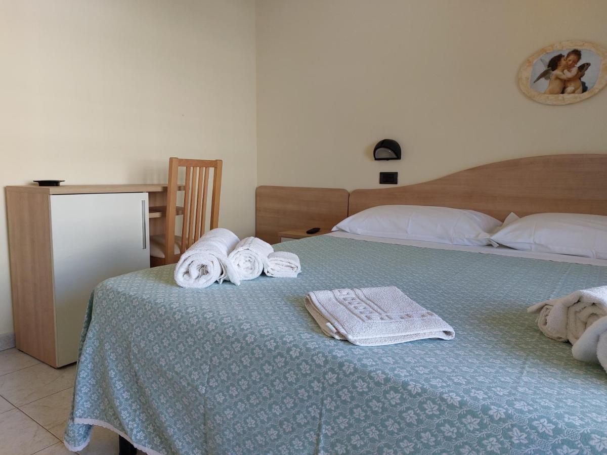 Hotel Villa Aurora Беллария-Иджеа-Марина Экстерьер фото